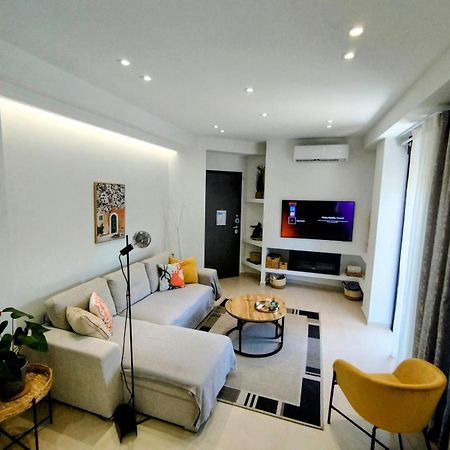 Floral Home 1 - Ground Floor Apt With Courtyard And Private Parking! 雅典 外观 照片