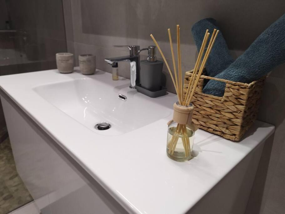 Floral Home 1 - Ground Floor Apt With Courtyard And Private Parking! 雅典 外观 照片