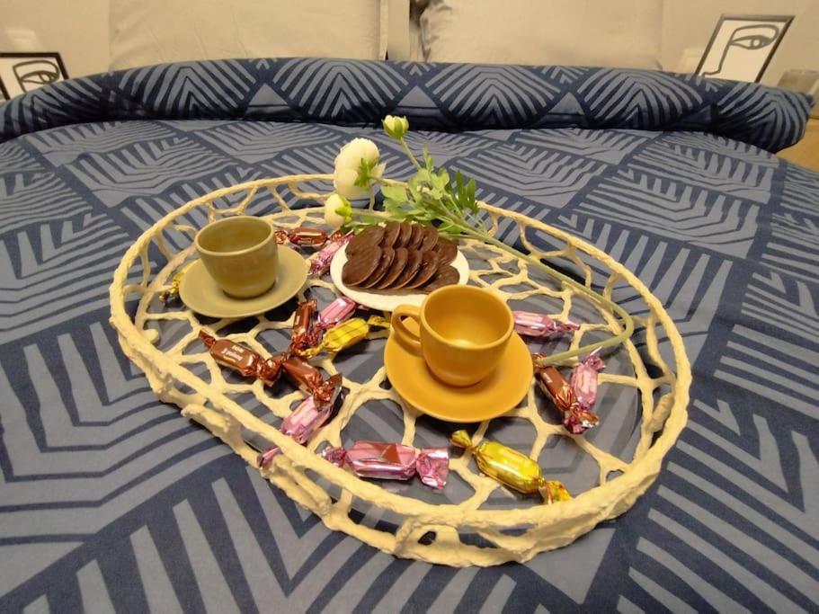 Floral Home 1 - Ground Floor Apt With Courtyard And Private Parking! 雅典 外观 照片