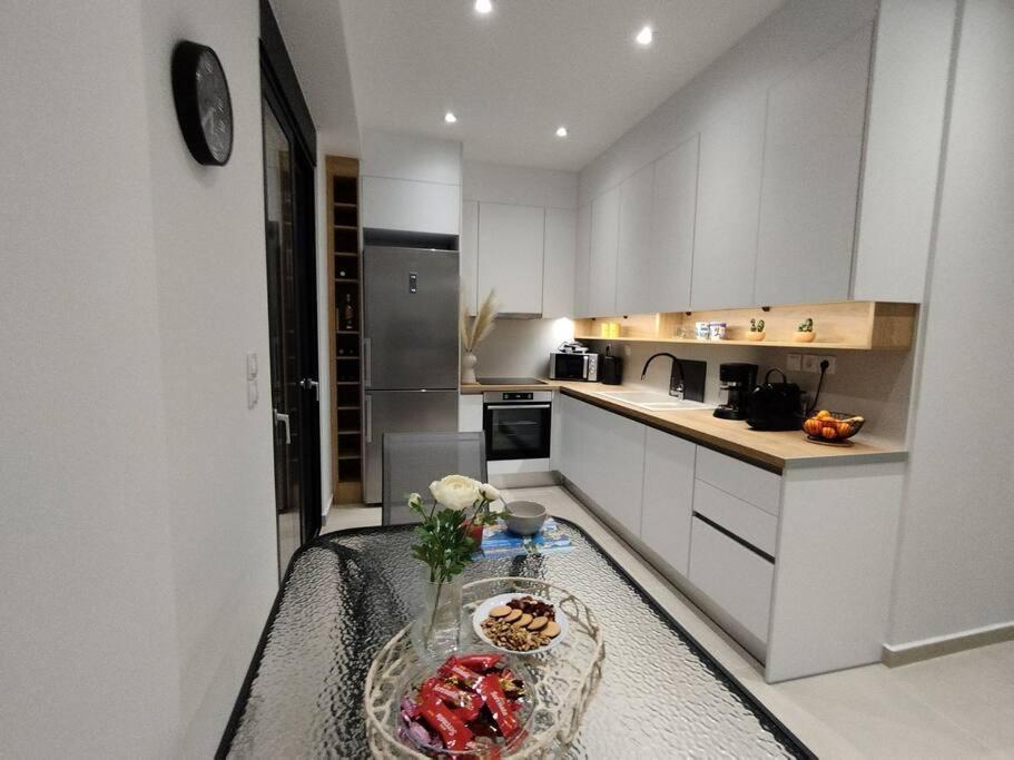 Floral Home 1 - Ground Floor Apt With Courtyard And Private Parking! 雅典 外观 照片