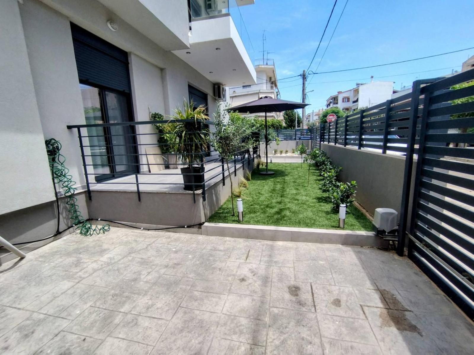 Floral Home 1 - Ground Floor Apt With Courtyard And Private Parking! 雅典 外观 照片