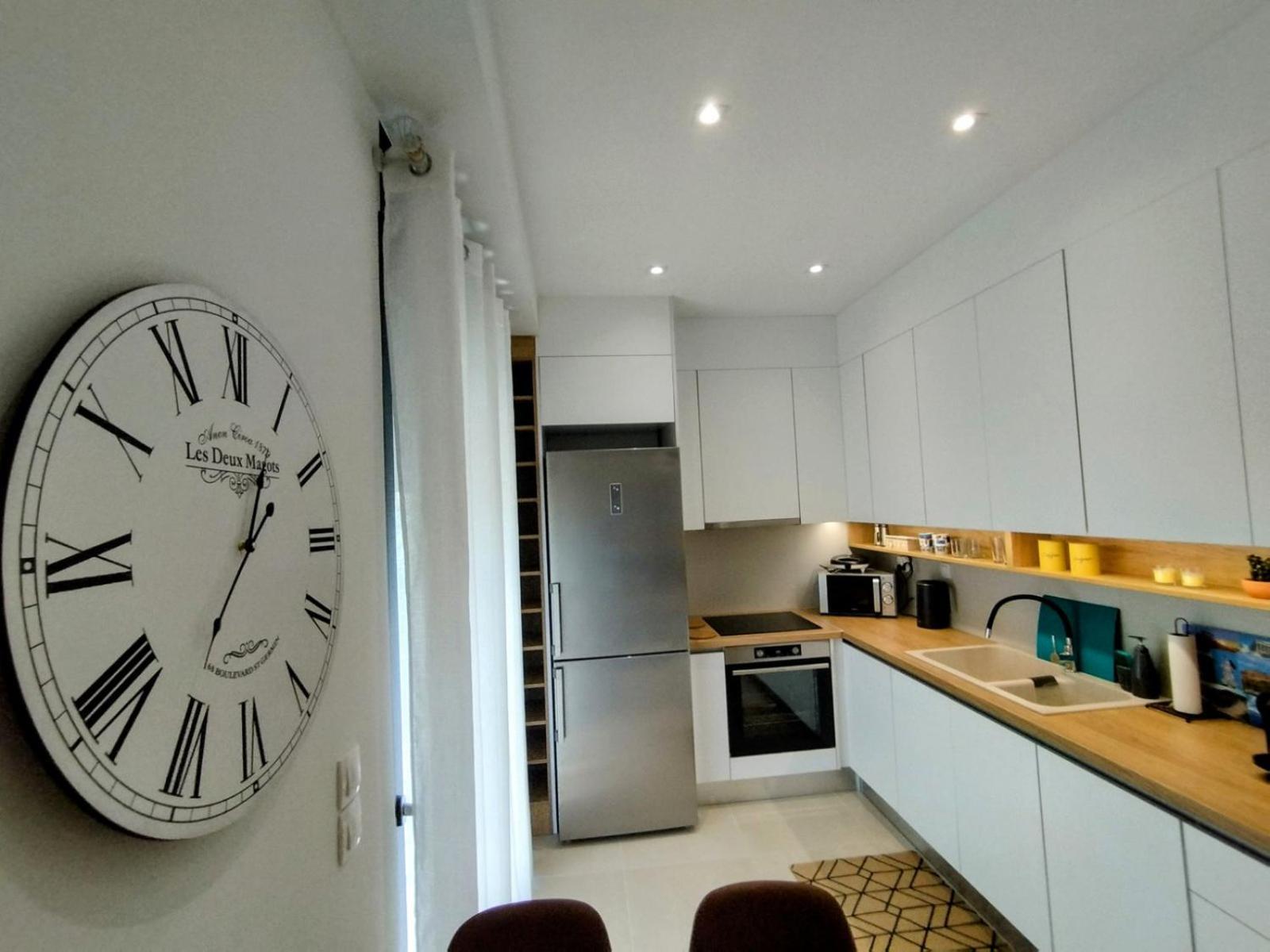 Floral Home 1 - Ground Floor Apt With Courtyard And Private Parking! 雅典 外观 照片