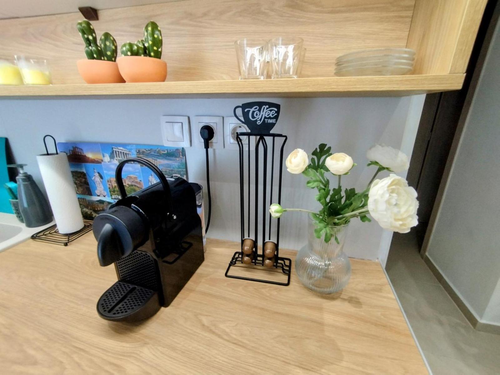 Floral Home 1 - Ground Floor Apt With Courtyard And Private Parking! 雅典 外观 照片