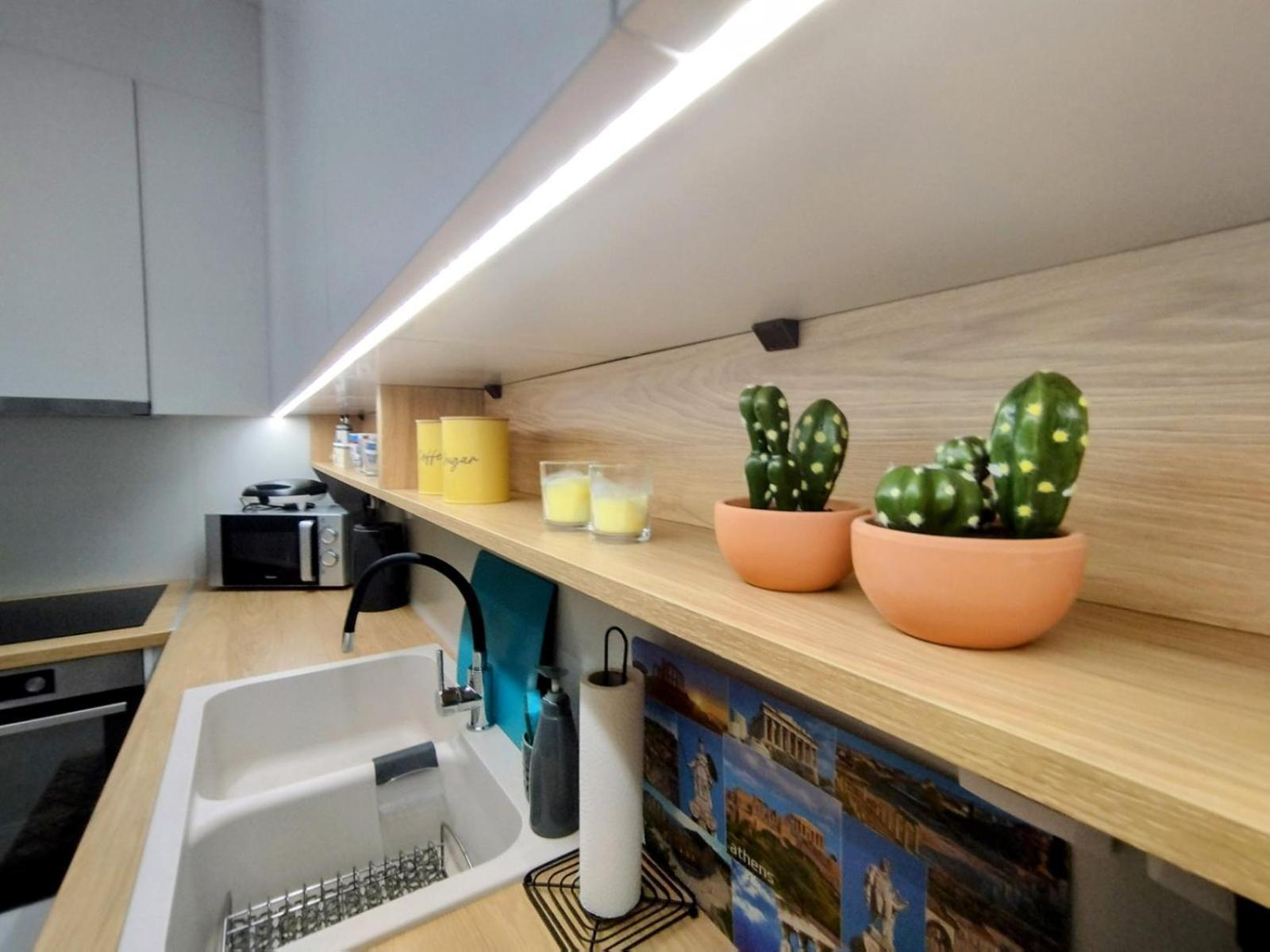 Floral Home 1 - Ground Floor Apt With Courtyard And Private Parking! 雅典 外观 照片