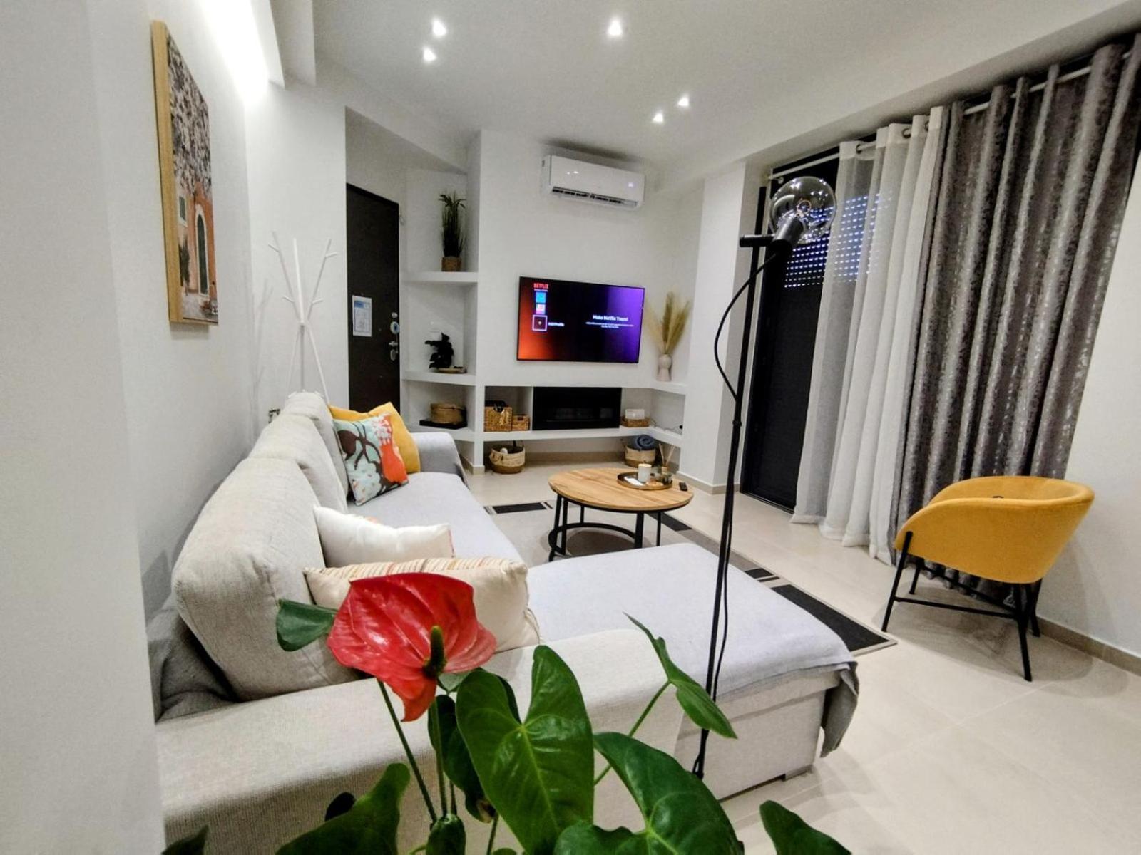 Floral Home 1 - Ground Floor Apt With Courtyard And Private Parking! 雅典 外观 照片