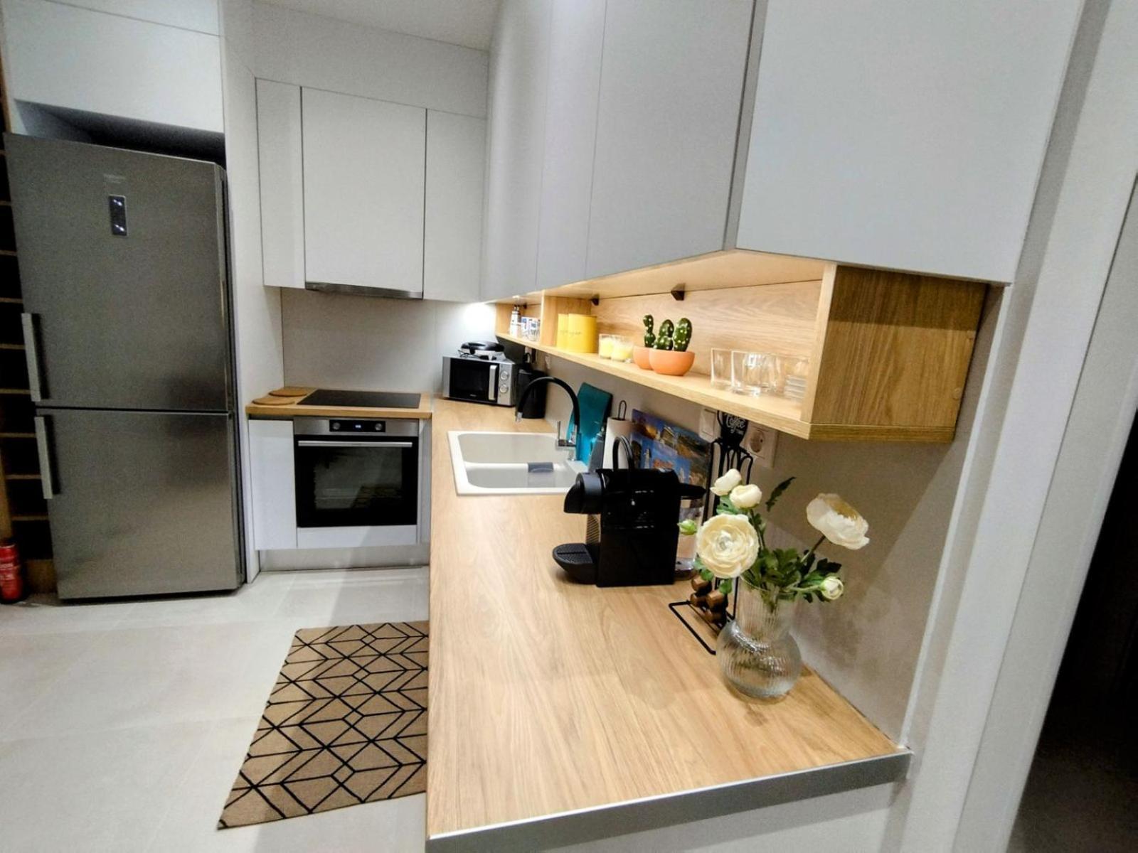 Floral Home 1 - Ground Floor Apt With Courtyard And Private Parking! 雅典 外观 照片
