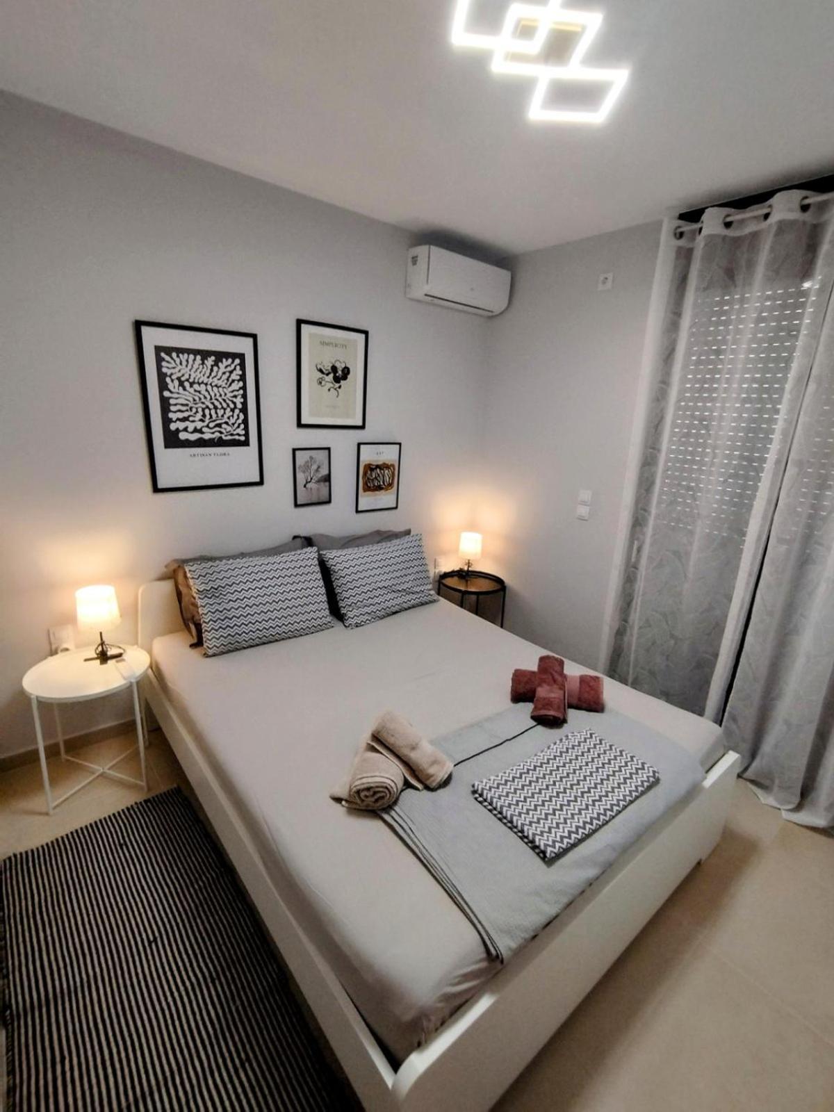 Floral Home 1 - Ground Floor Apt With Courtyard And Private Parking! 雅典 外观 照片